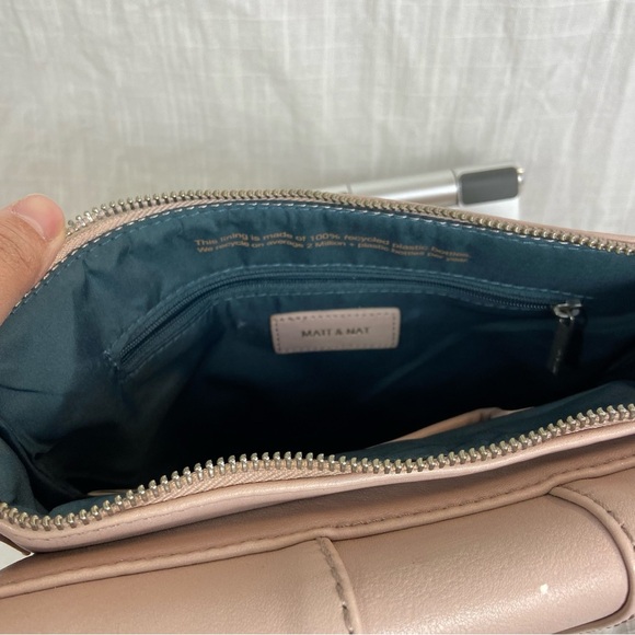 Matt & Nat VEGAN CROSSBODY BAG - light pink - Picture 11 of 15